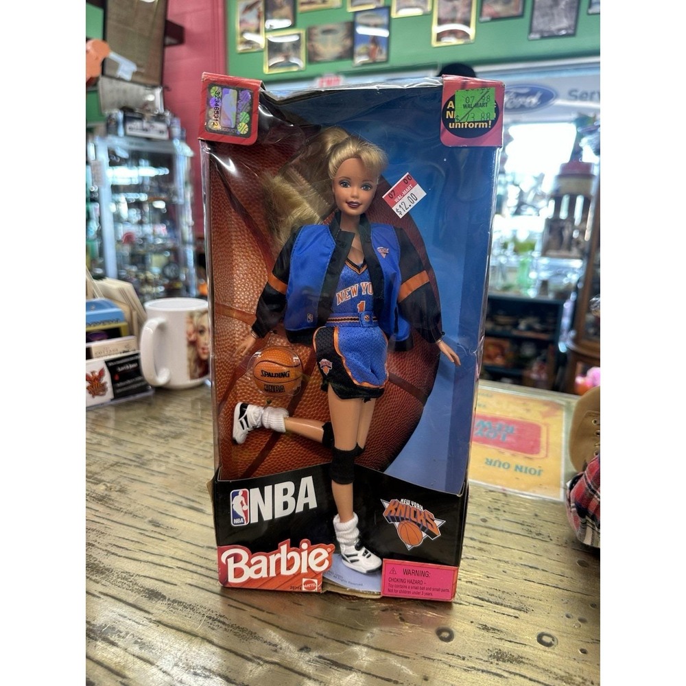 1998 NBA Official Licensed New York Knicks Barbie Doll Mattel 20714